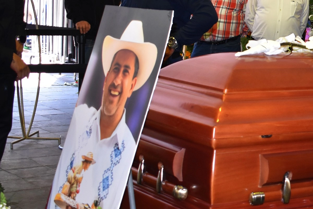 Who was Carlos Manzo the mayor murdered in Mexico that triggered outrage