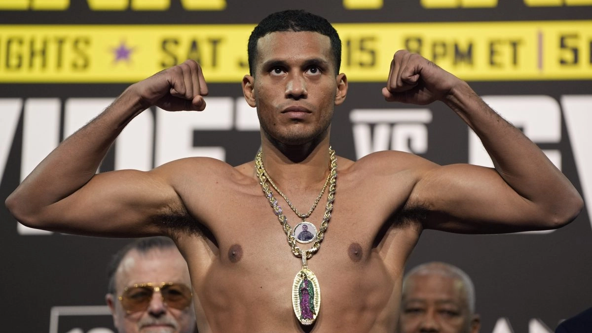 David Benavdez believes that the fight with Canelo is going to give in 2026