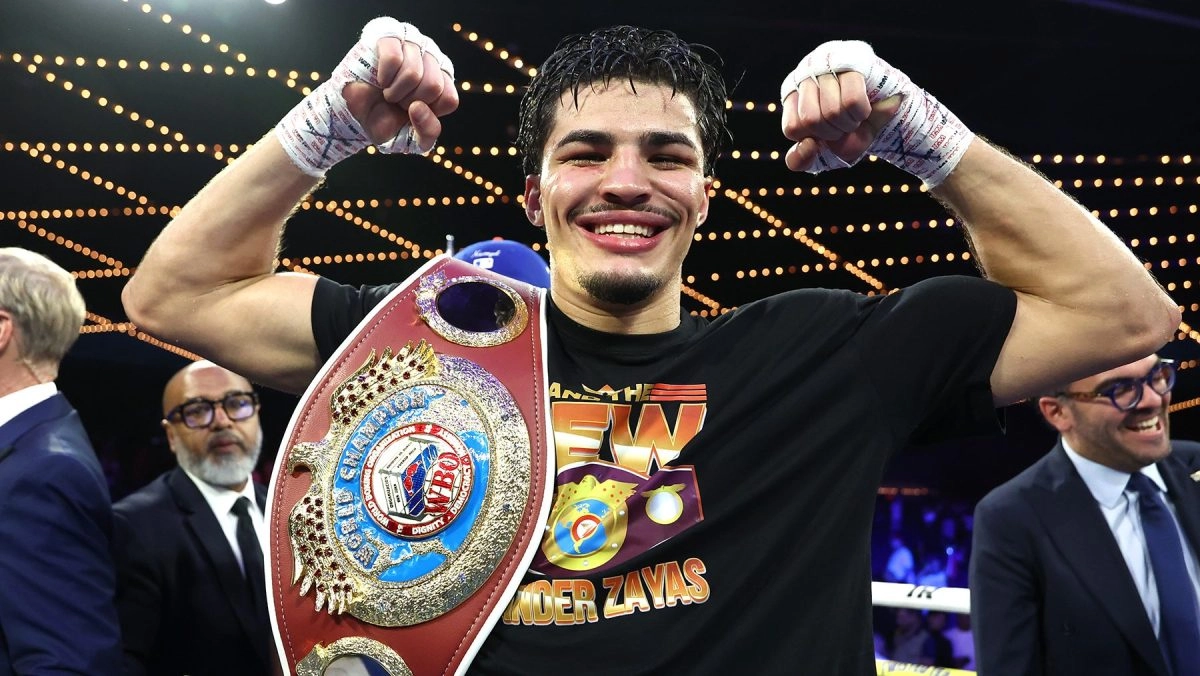 Xander Zayas will defend his title in Puerto Rico in a unification duel