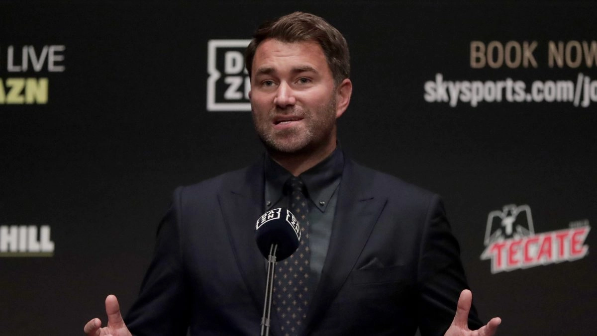 Eddie Hearn believes that De la Hoya is looking for an excuse to not do Ortiz vs Ennis