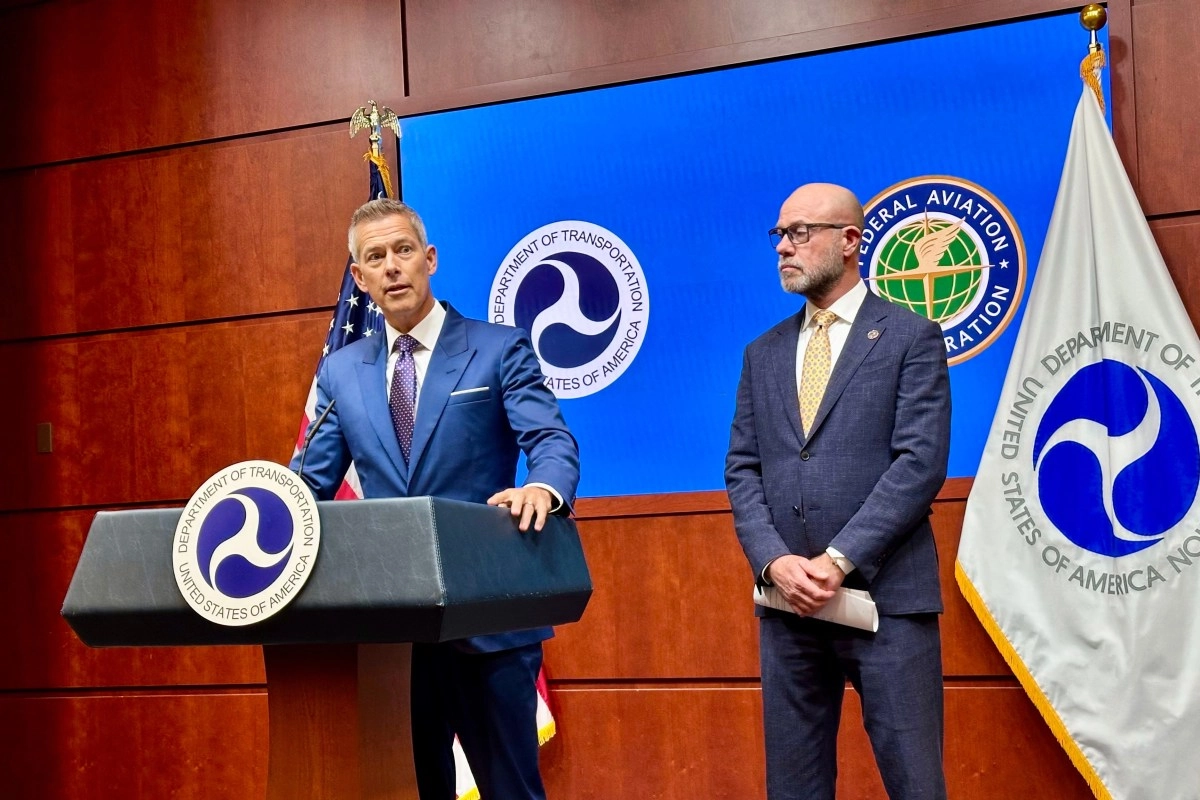 Trump government threatens with measures against absent air controllers