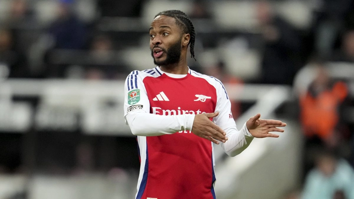 Sterlings house in England robbed with him and his family inside