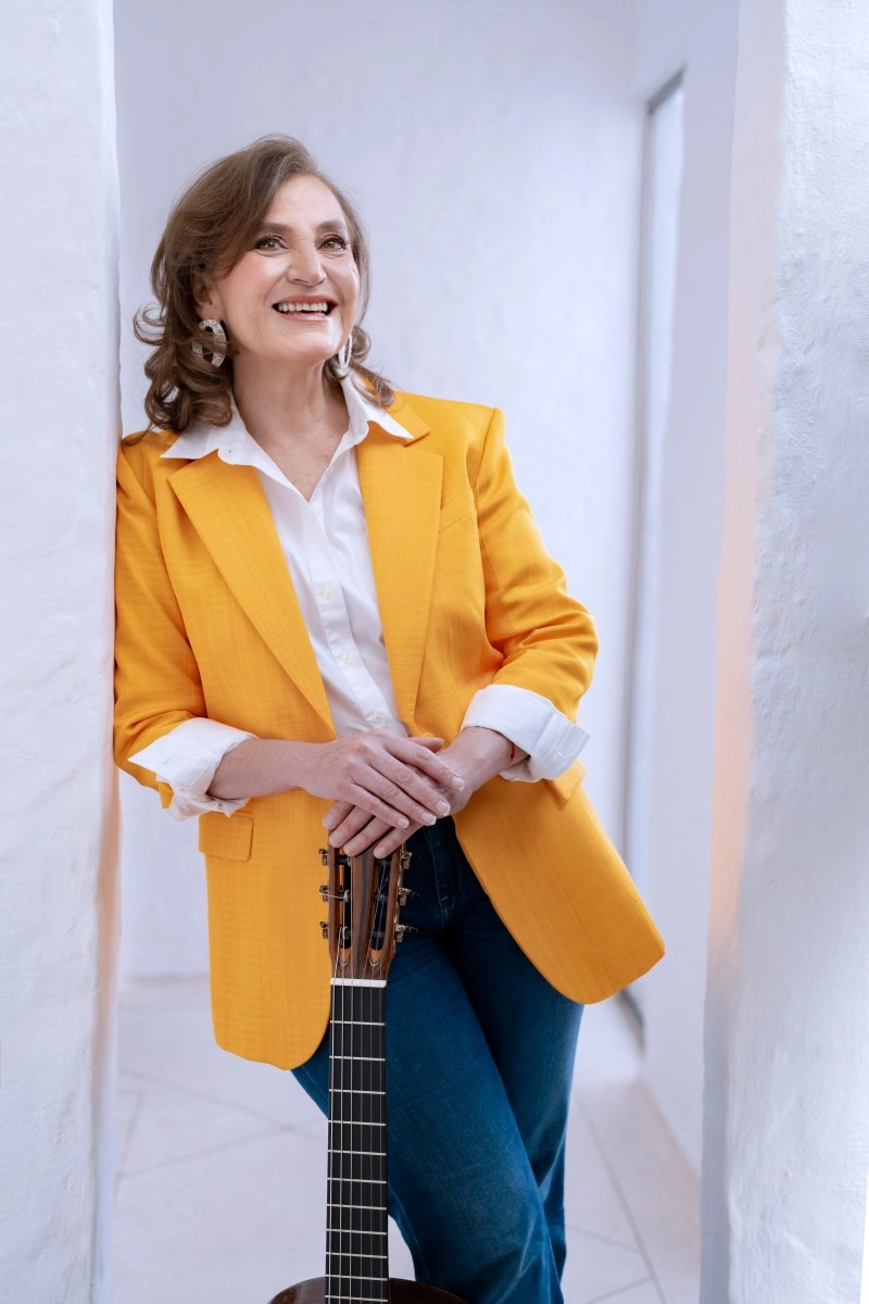 Berta Rojas tells music the history of the guitar in America