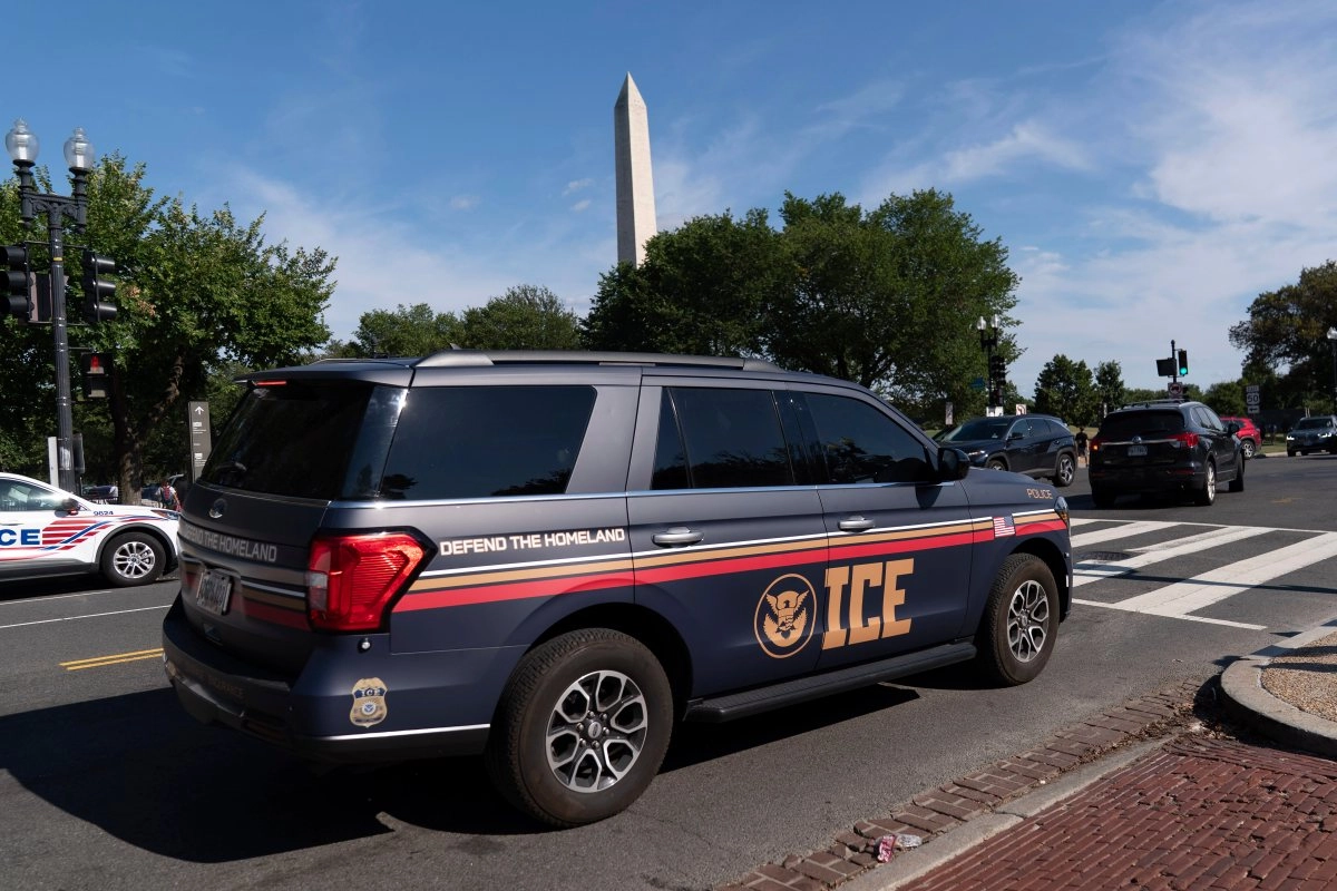 Immigrant woman claims that ICE detained her despite having Green Card