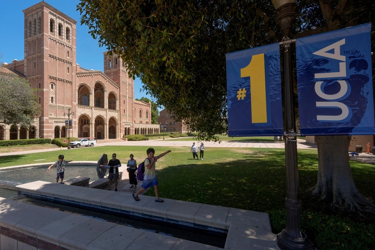 A judge stops Trump from cutting the funding of the University of California in Los Angeles
