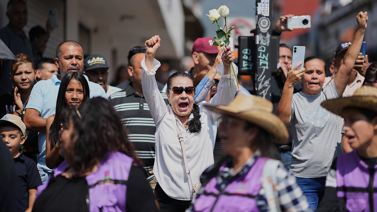 Thousands of people took out to the streets of Michoacn to protest the murdered mayor Carlos Manzo
