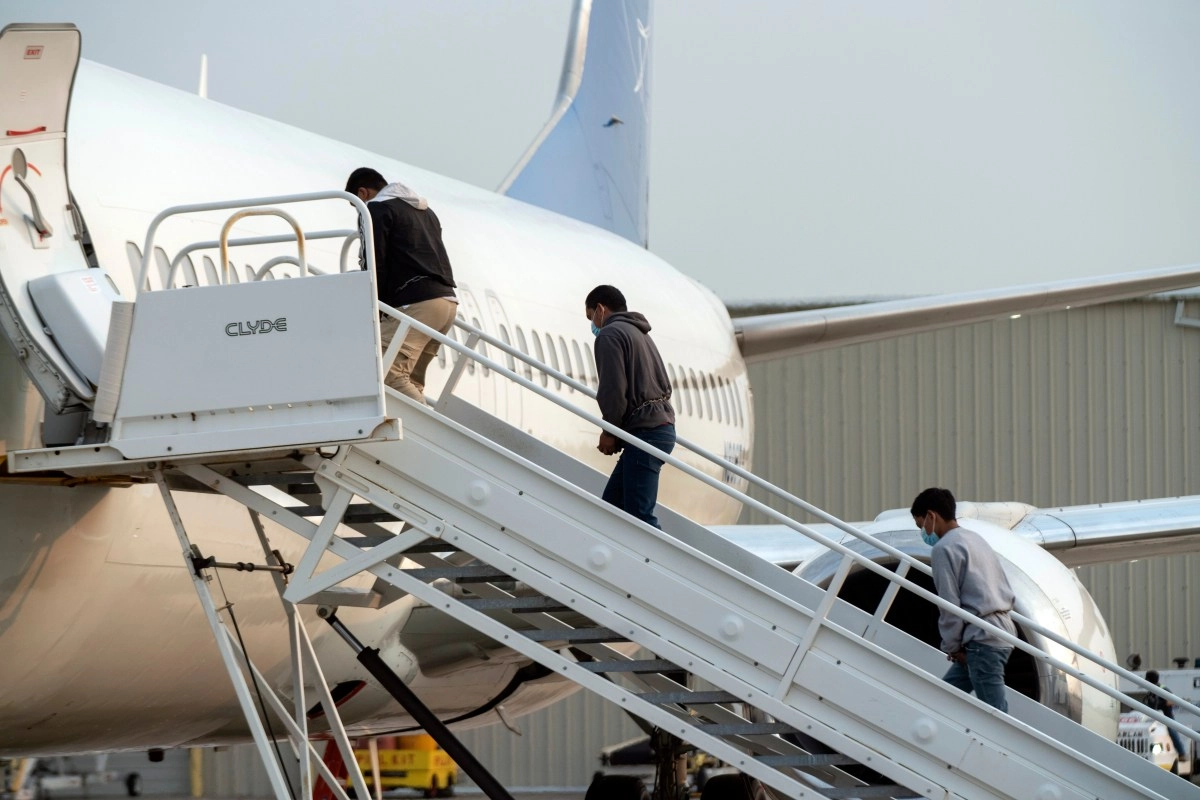Father is deported by ICE after 19 years in the US despite having work permit