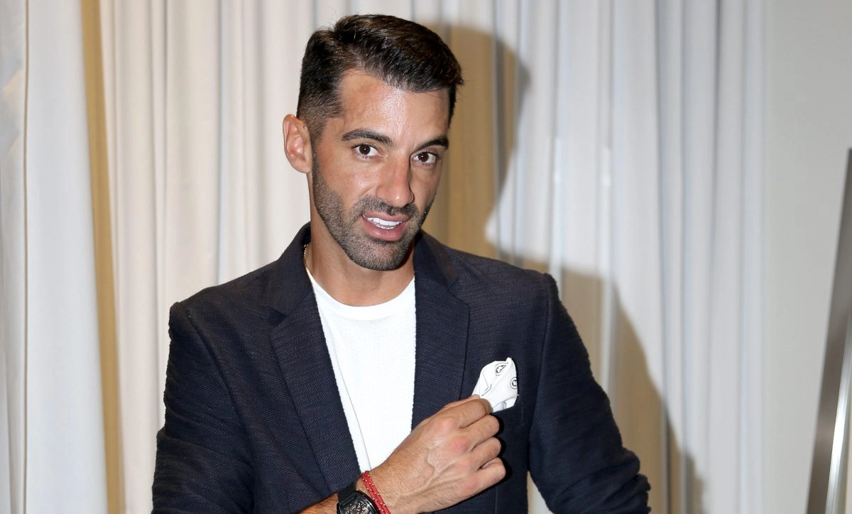 Toni Costa confronts those who tell him that his girlfriend will never be like Adamari Lpez