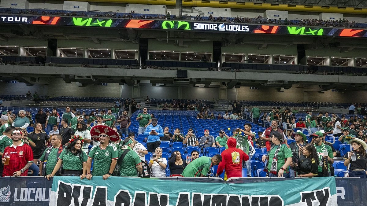 Emilio Azcrraga sends a message to the followers of El Tri