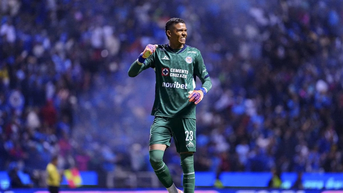 Kevin Mier goalkeeper of Cruz Azul would have been sued for real estate debt