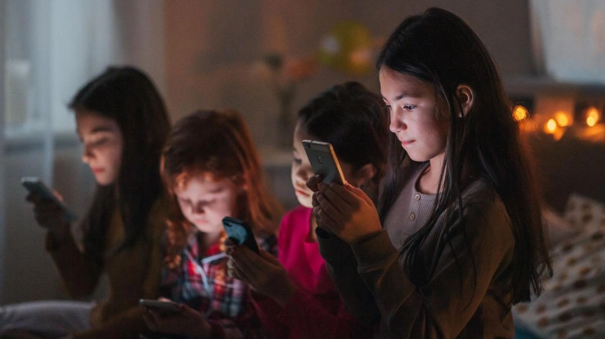 Australia what the prohibition of access to social networks for those under 16 consists of and how they will implement it