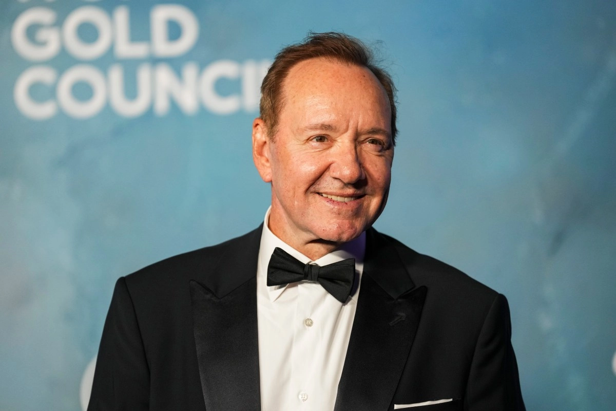 Kevin Spacey clarified that he wasnt homeless Im living where theres work