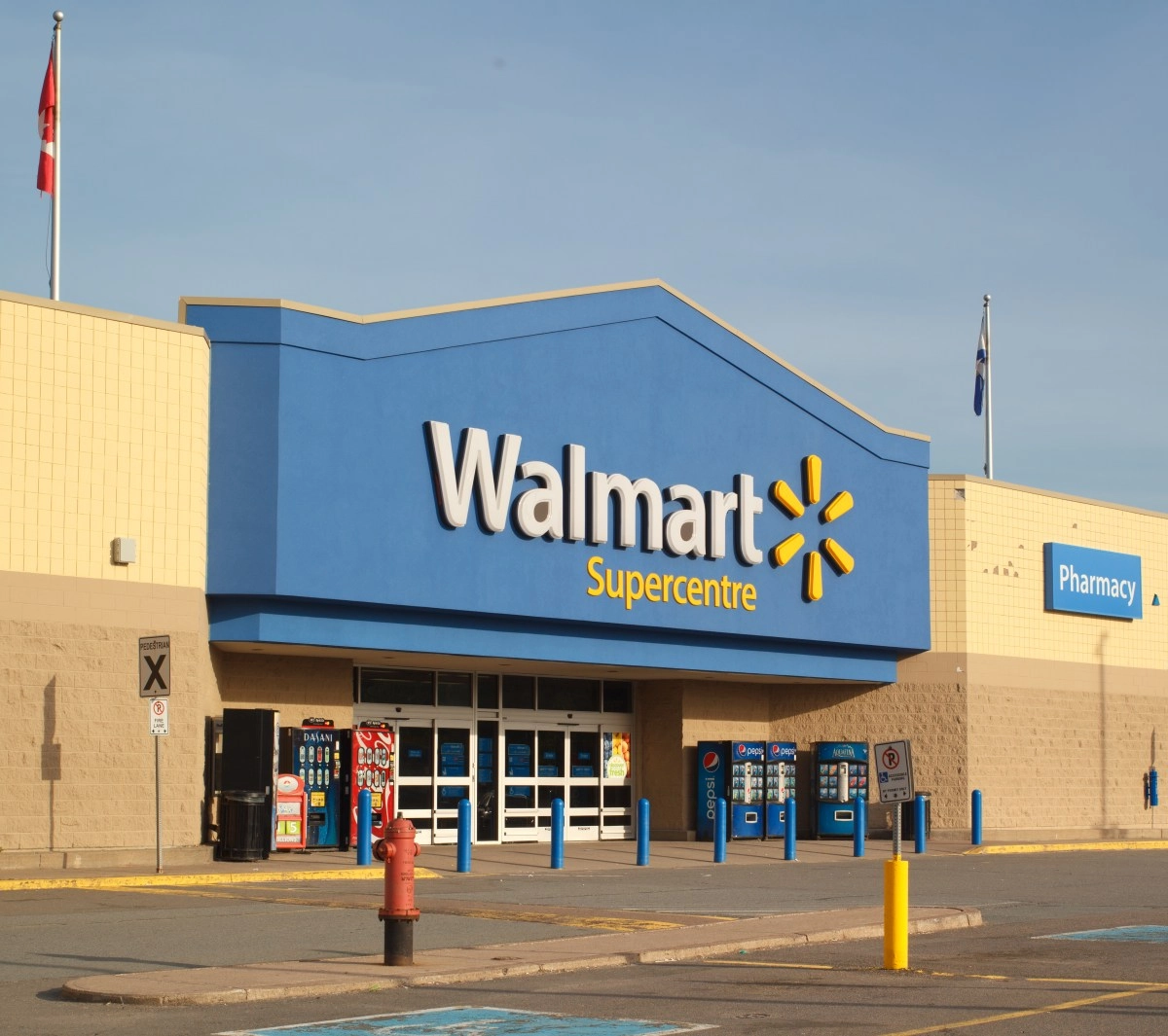 Which stores open and which close on Thanksgiving Day