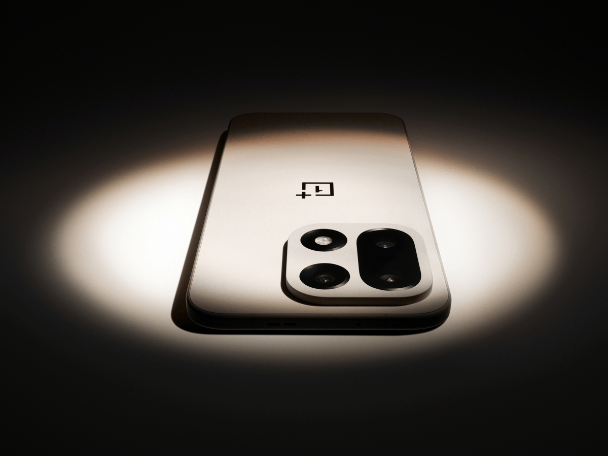 iPhone 17 vs OnePlus 15 Which should buy in 2025