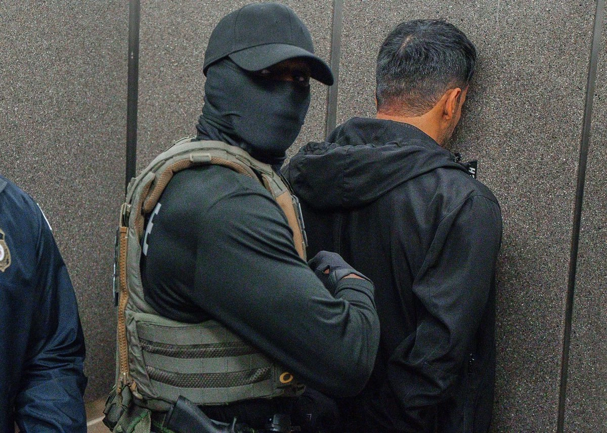 Massive raid in Texas leaves 143 arrested but only 51 would be related to criminal acts