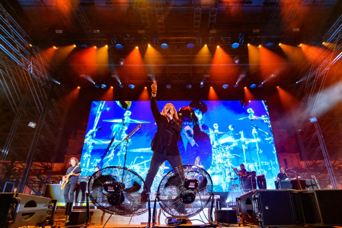 Man sets record of concerts in Los Angeles