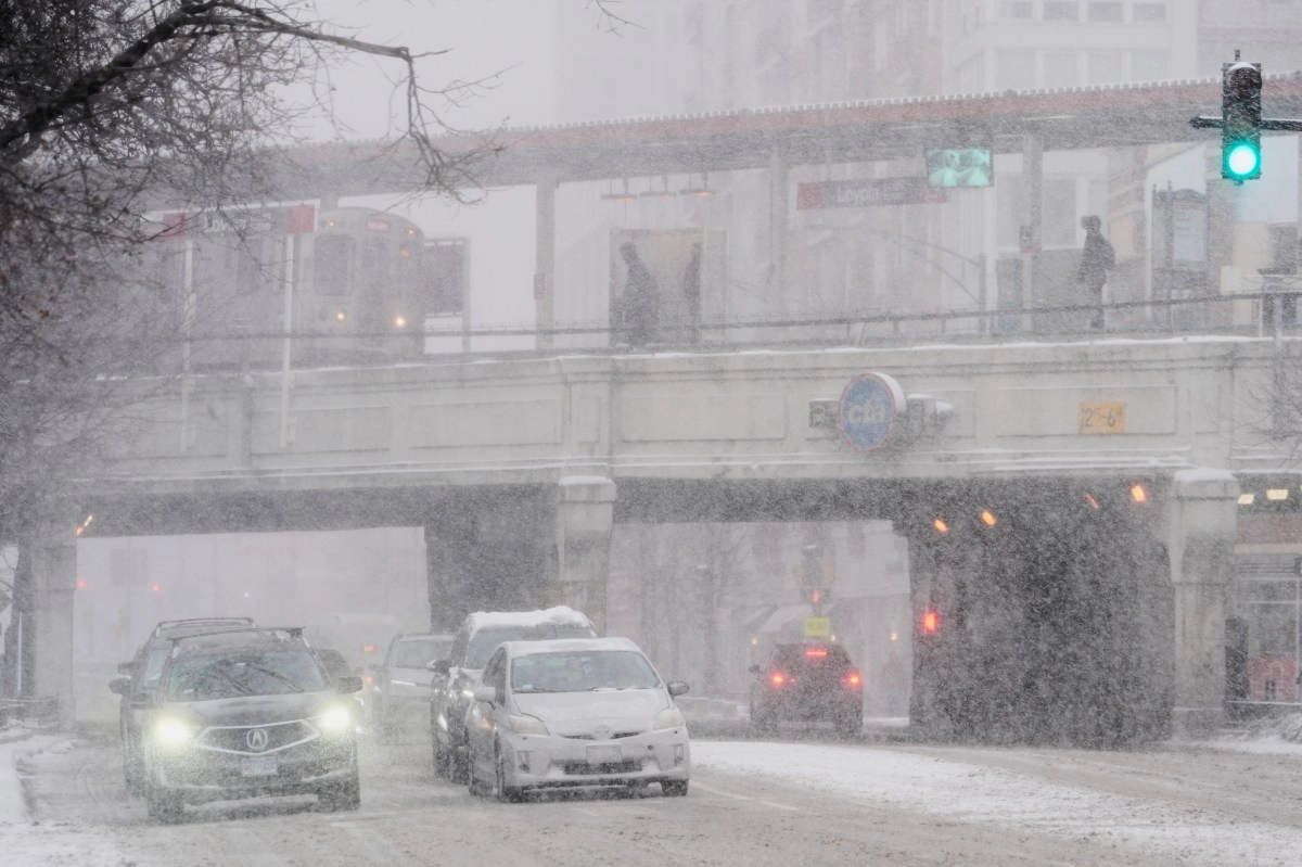 Winter storm paralyzes the Midwest more than 1400 flights cancelled and 45 vehicle crashes in Indiana