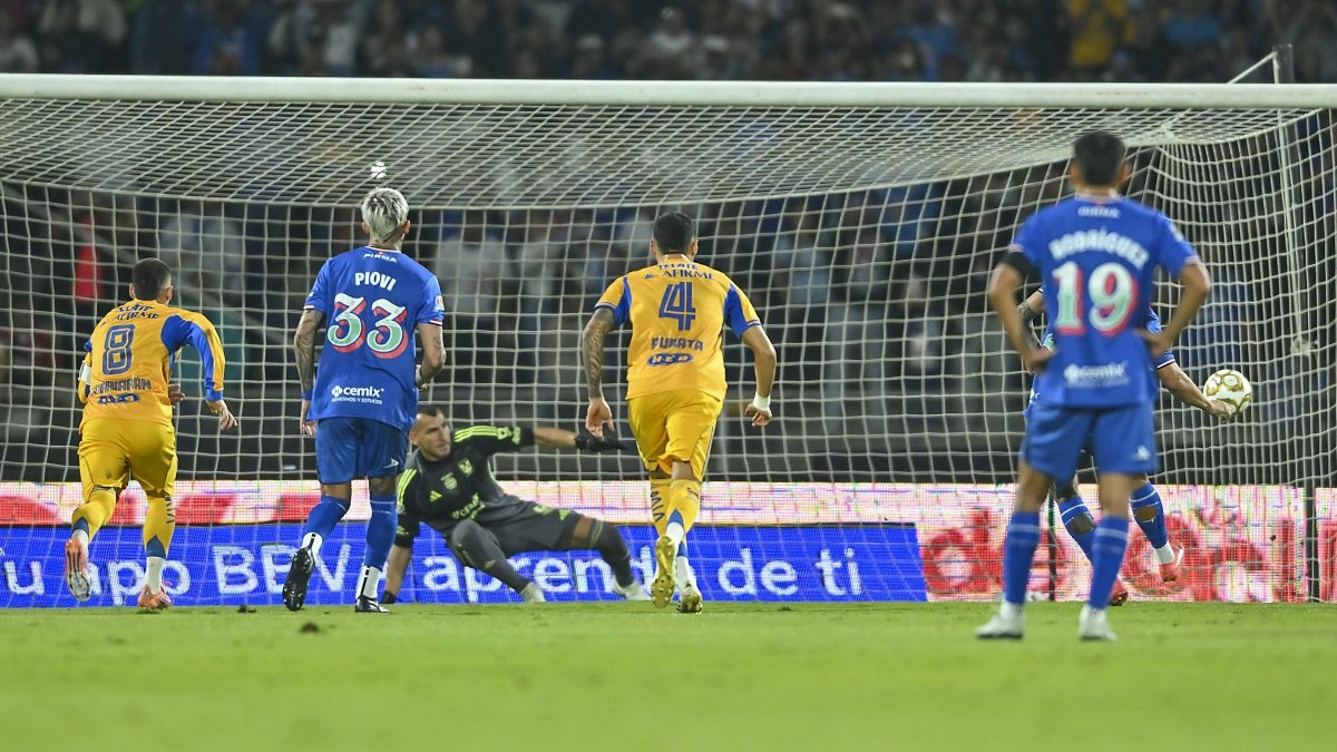 Tigres close to the grand final by drawing 11 with Cruz Azul