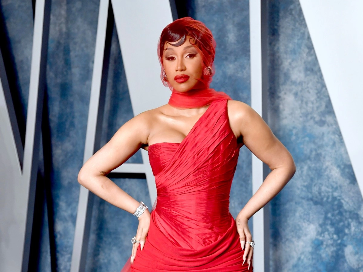 Cardi B estren nuevos implantes drmicos tras el nacimiento de su cuarto hijo