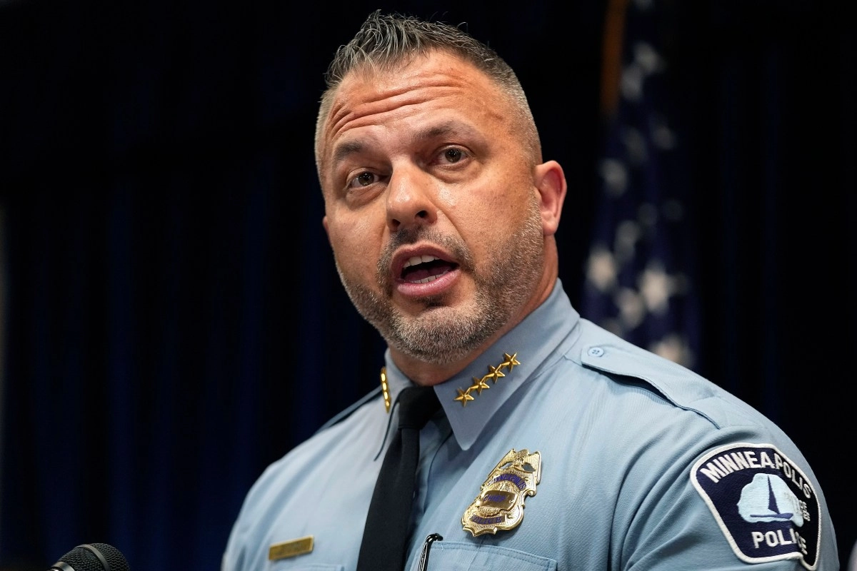 Detengan el uso ilegal de la fuerza de ICE o perdern su trabajo advierte jefe de polica de Minneapolis a sus oficiales