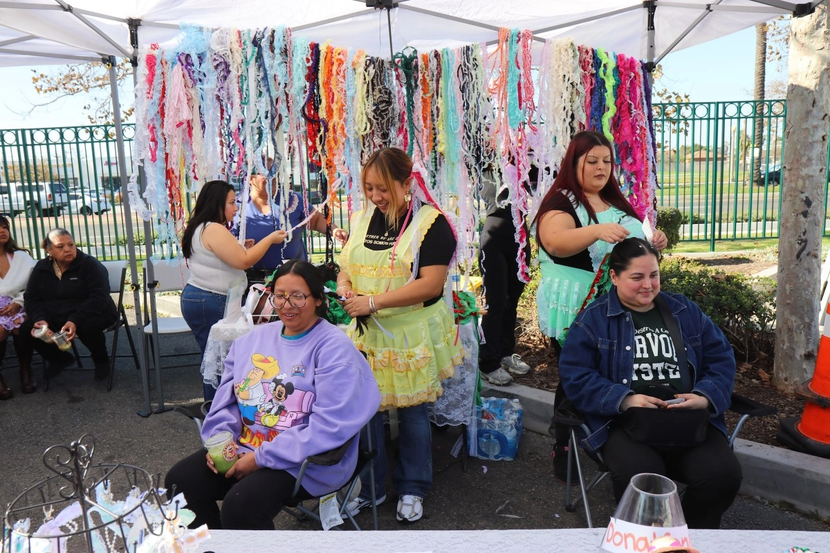 Emprendedoras se declaran en resistencia con Caf y Trenzas en Santa Ana