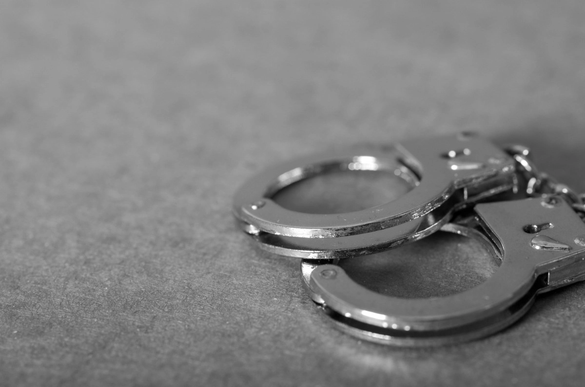 Acusan a pareja de Missouri de encerrar golpear y dejar morir de hambre a sus tres hijos en una casa inhabitable