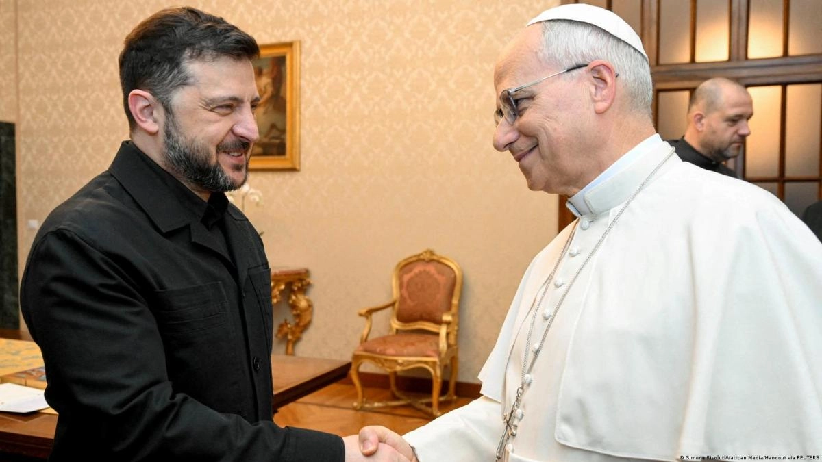 El papa Len XIV expresa a Zelenski su 8220urgente deseo8221 de que el dilogo lleve a una paz justa