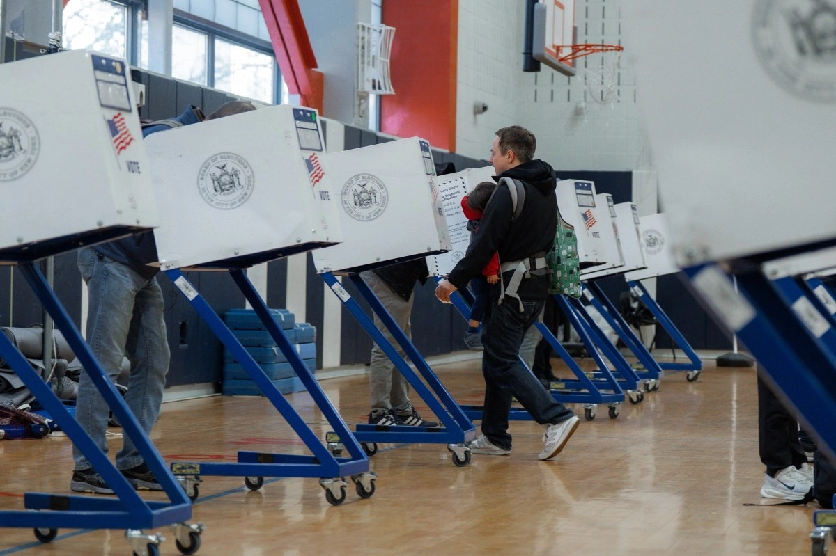 New poll reveals disillusionment among Latino voters facing 2026
