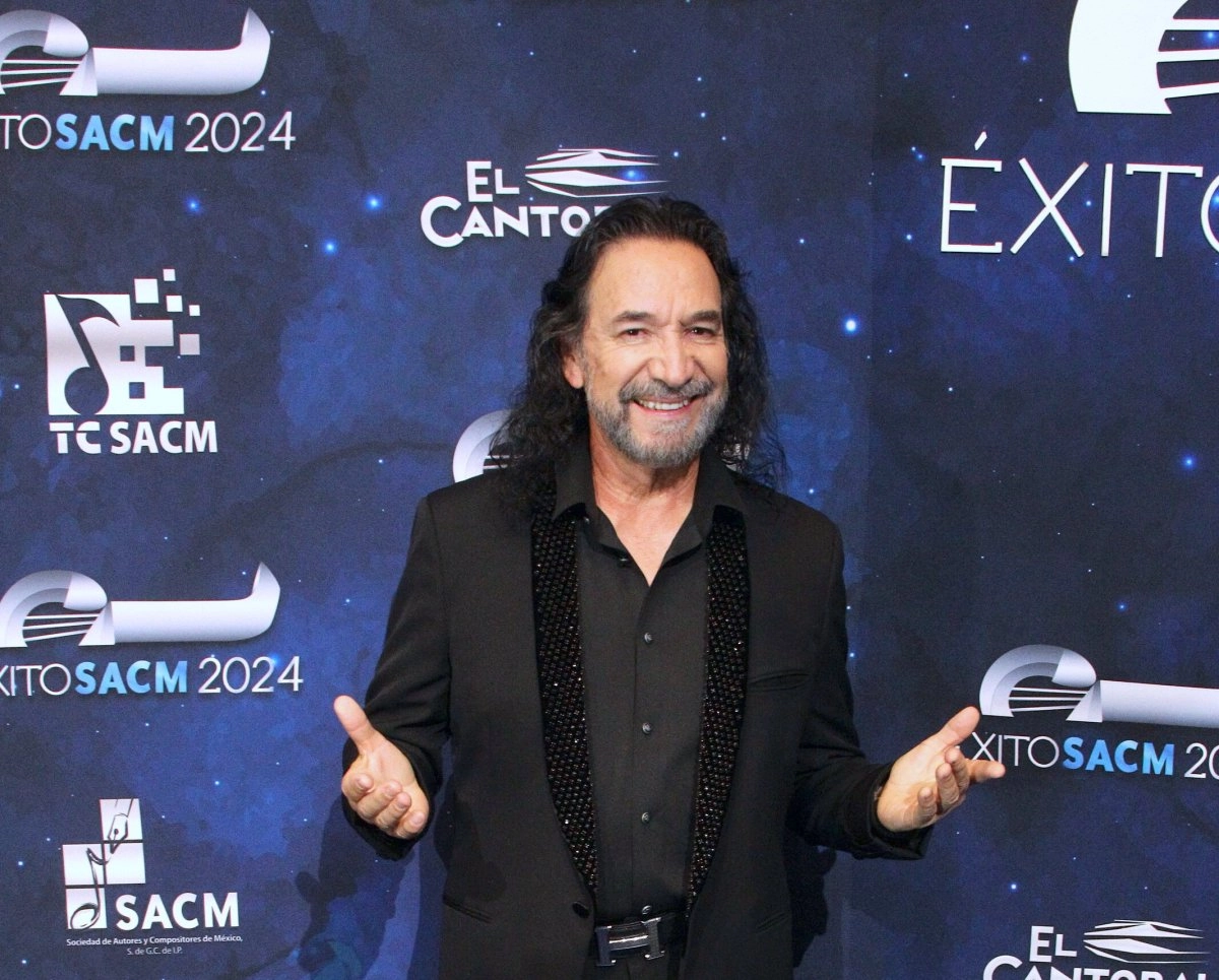 The tender message from Marco Antonio Solis to Karol G for the premiere of La PremiEre