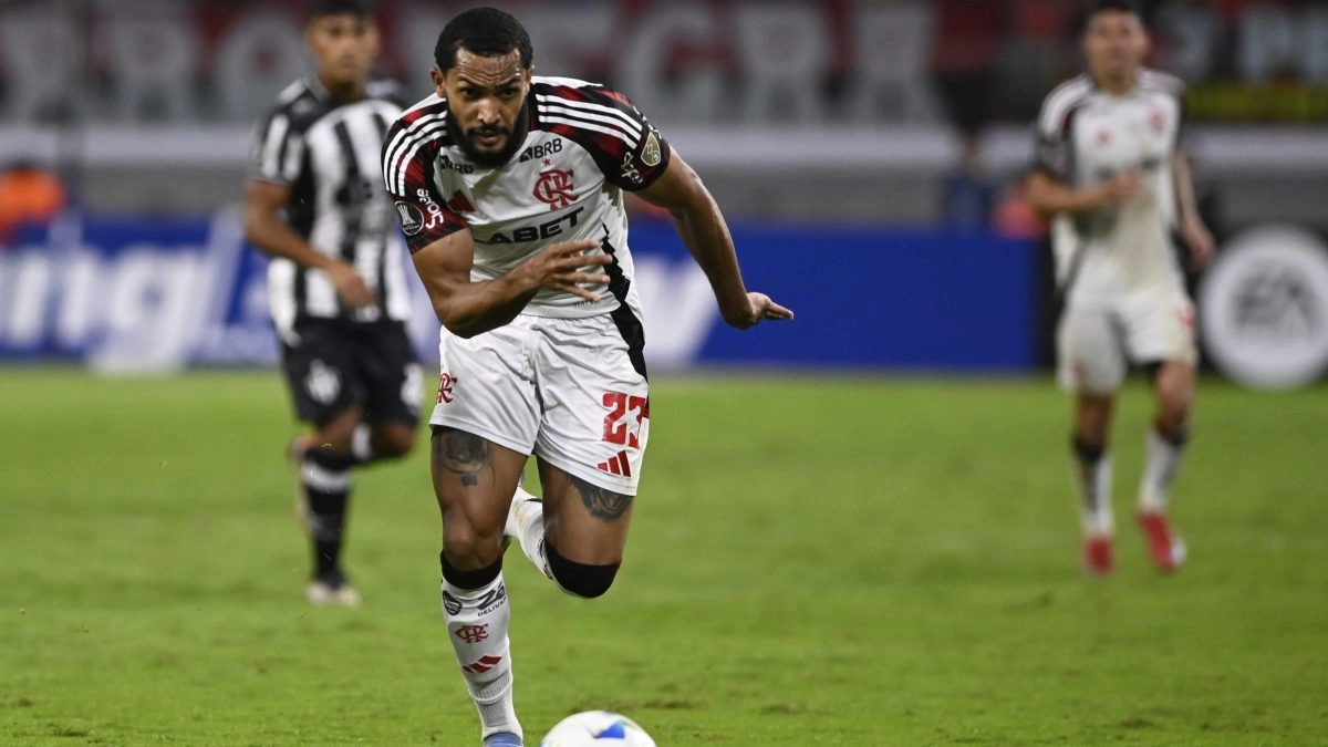 Pumas about to close the Brazilian forward Juninho from Brazils Flamengo