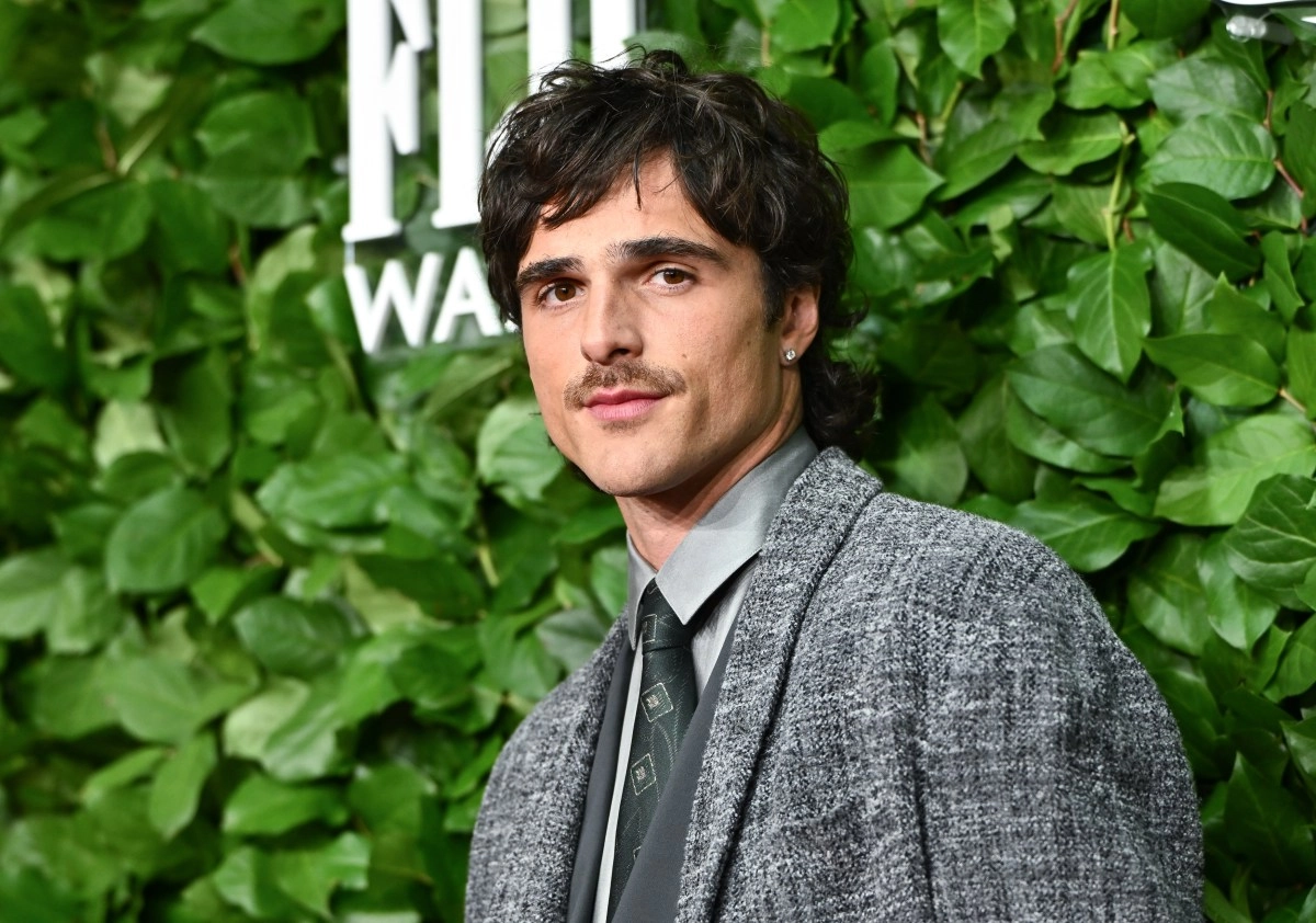 Jacob Elordi explodes against photographer in Paris You make life very difficult for me