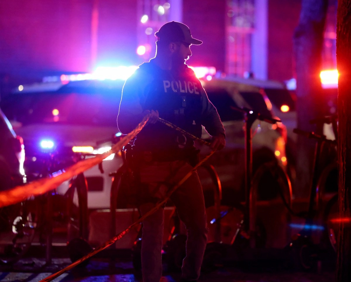 Attempted robbery in Los Angeles ends in police shots