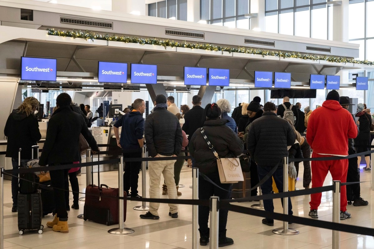 Trump orders new total entry restrictions to US to seven countries