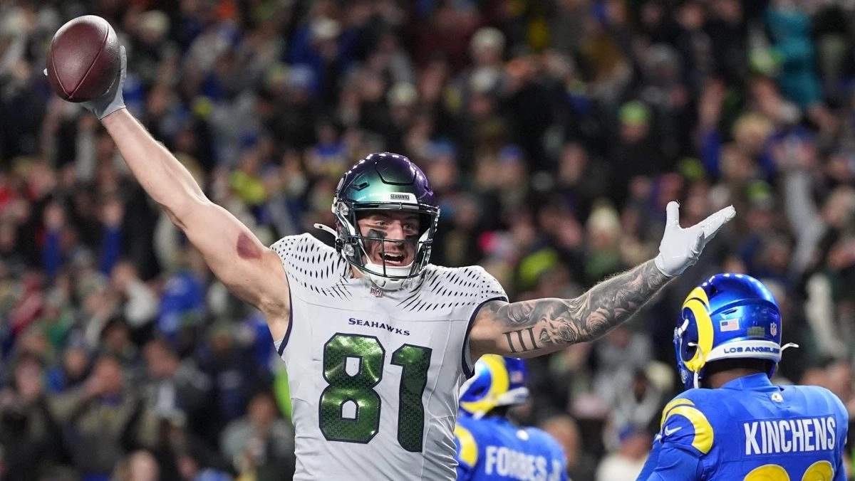 Seahawks come back against Rams in NFL game of the year