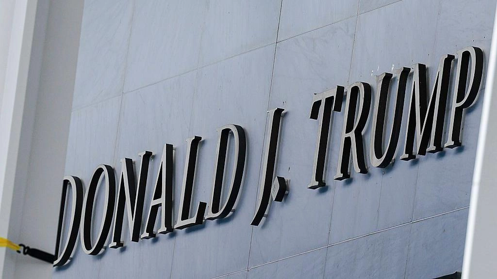 They add Trumps name to the facade of the historic Kennedy Center in Washington DC