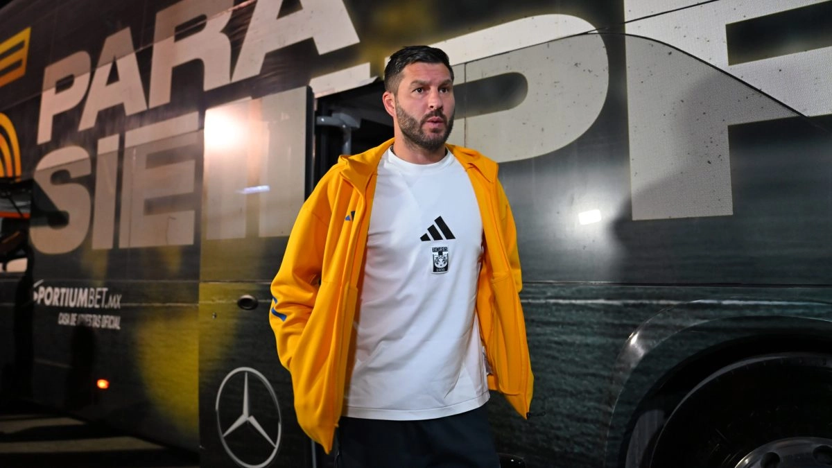 Gignac played cascarita with a Boca Juniors shirt that remembered his loyalty to Tigres