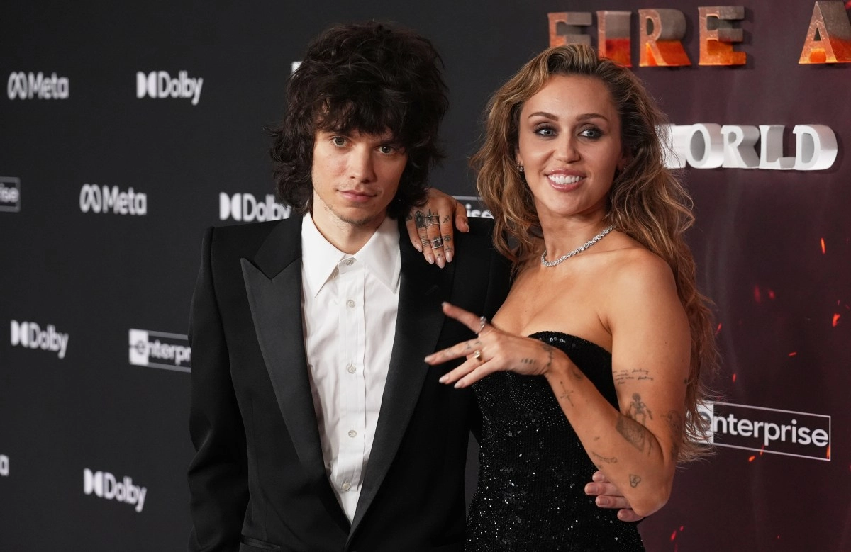 Reveal that Miley Cyrus and her fiance are planning to elope instead of another traditional wedding