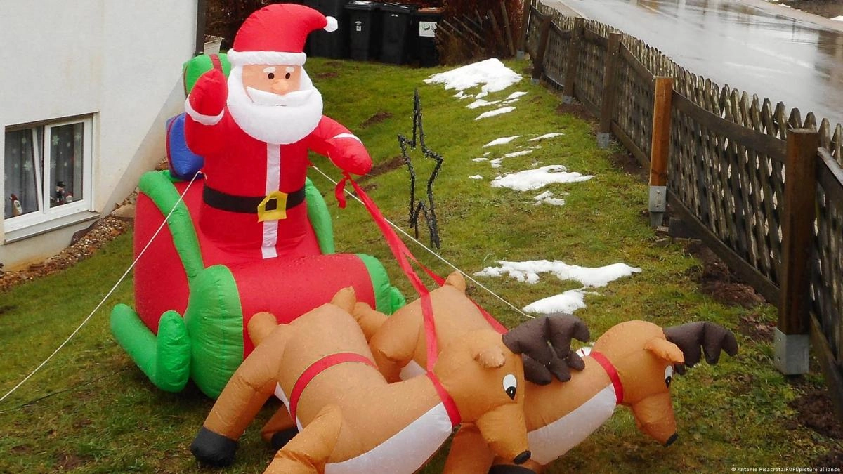 Will Santa Claus and White Christmas survive climate change