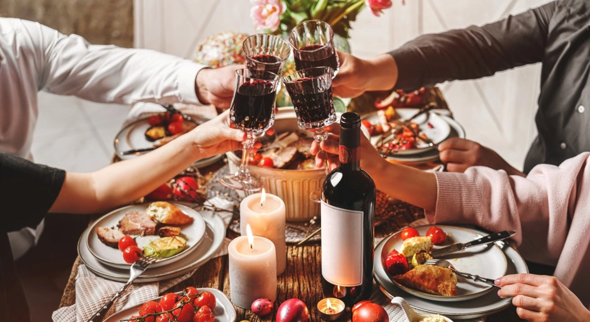 Alcohol and heavy foods increases up to 40 the risk of heart attacks during holiday holidays how to prevent it