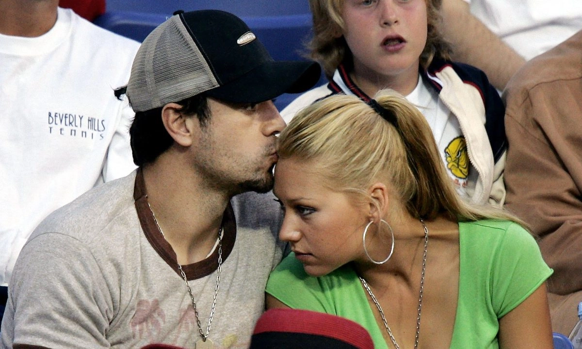 The fourth child of Enrique Iglesias and Anna Kournikova is born and they present with tender photo