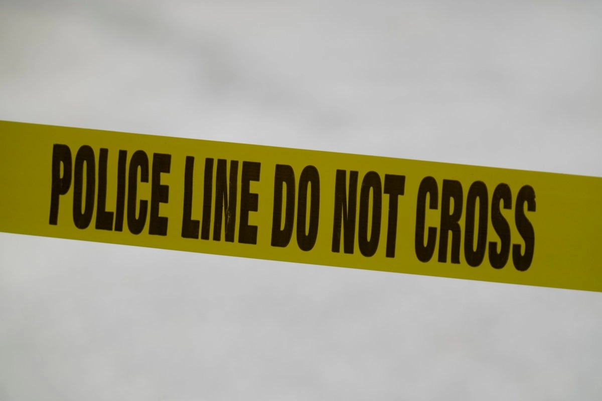 Mother avoids robbery by crashing her car into criminals in Los Angeles