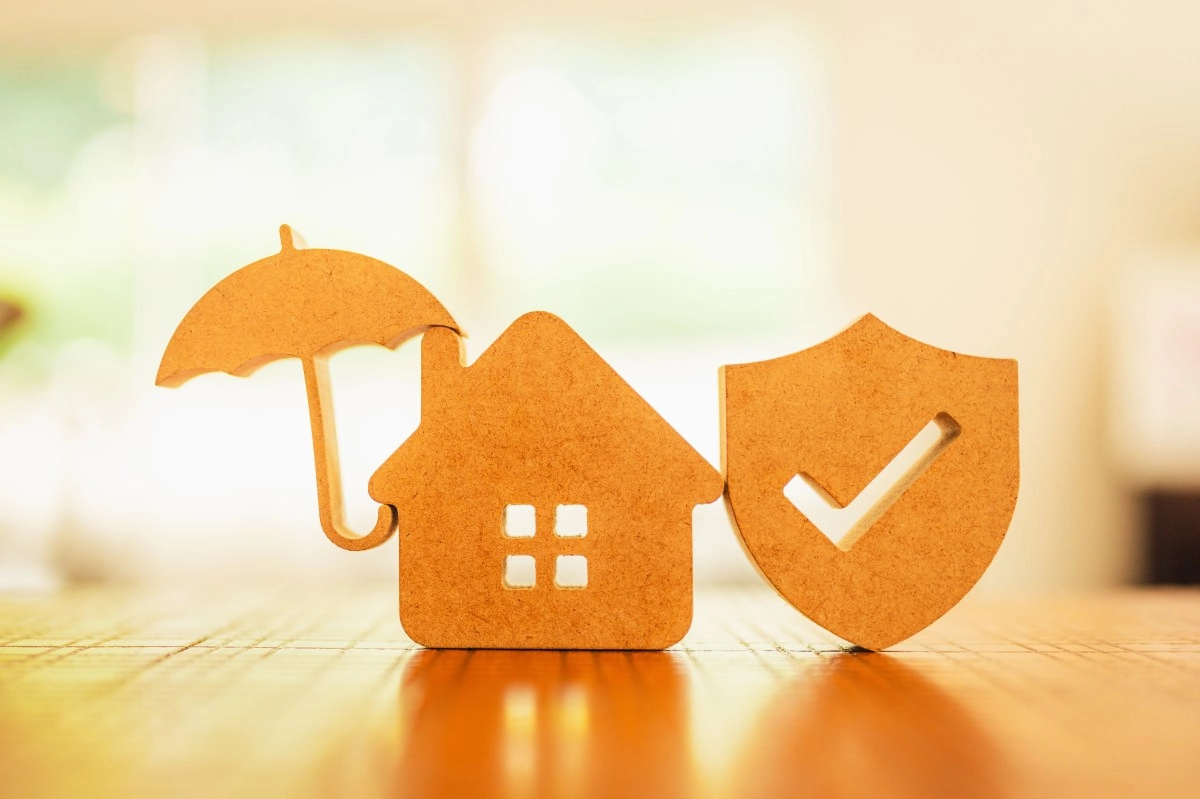 How are home insurance and home guarantee different