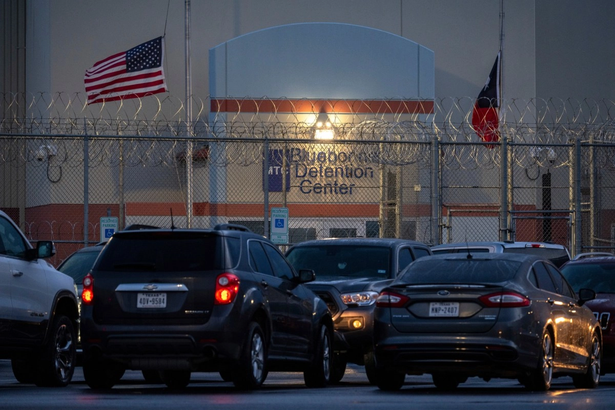 Trump plans to detain 80000 immigrants in industrial warehouses WP