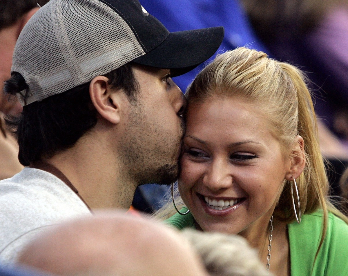 Enrique Iglesias y Anna Kournikova compartieron la primera foto de su cuarto hijo junto a sus hermanos