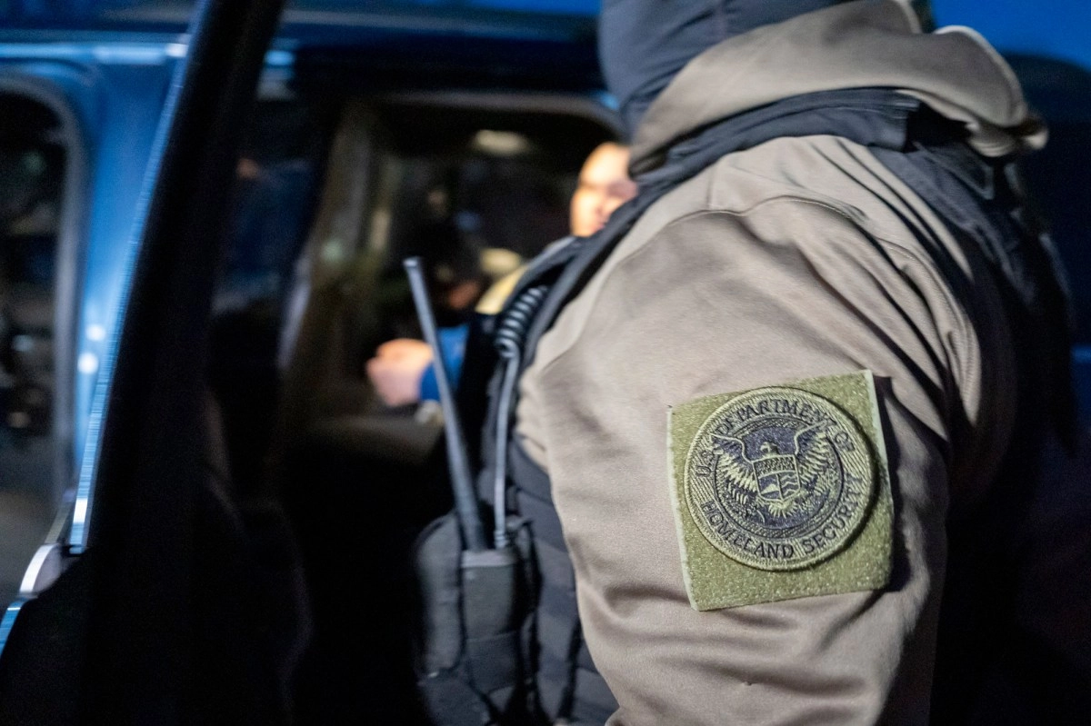 ICE lanza advertencia a indocumentados sobre agresiones a agentes