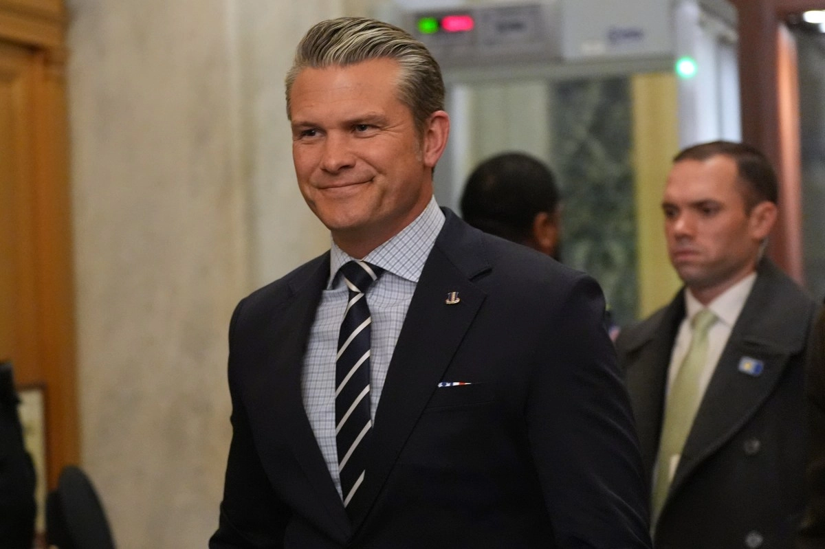 Pete Hegseth busca degradar al senador Mark Kelly por video de rdenes ilegales
