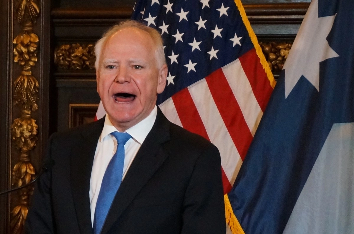 Tim Walz arremete contra Trump y afirma que el estado est 8220bajo ataque8221