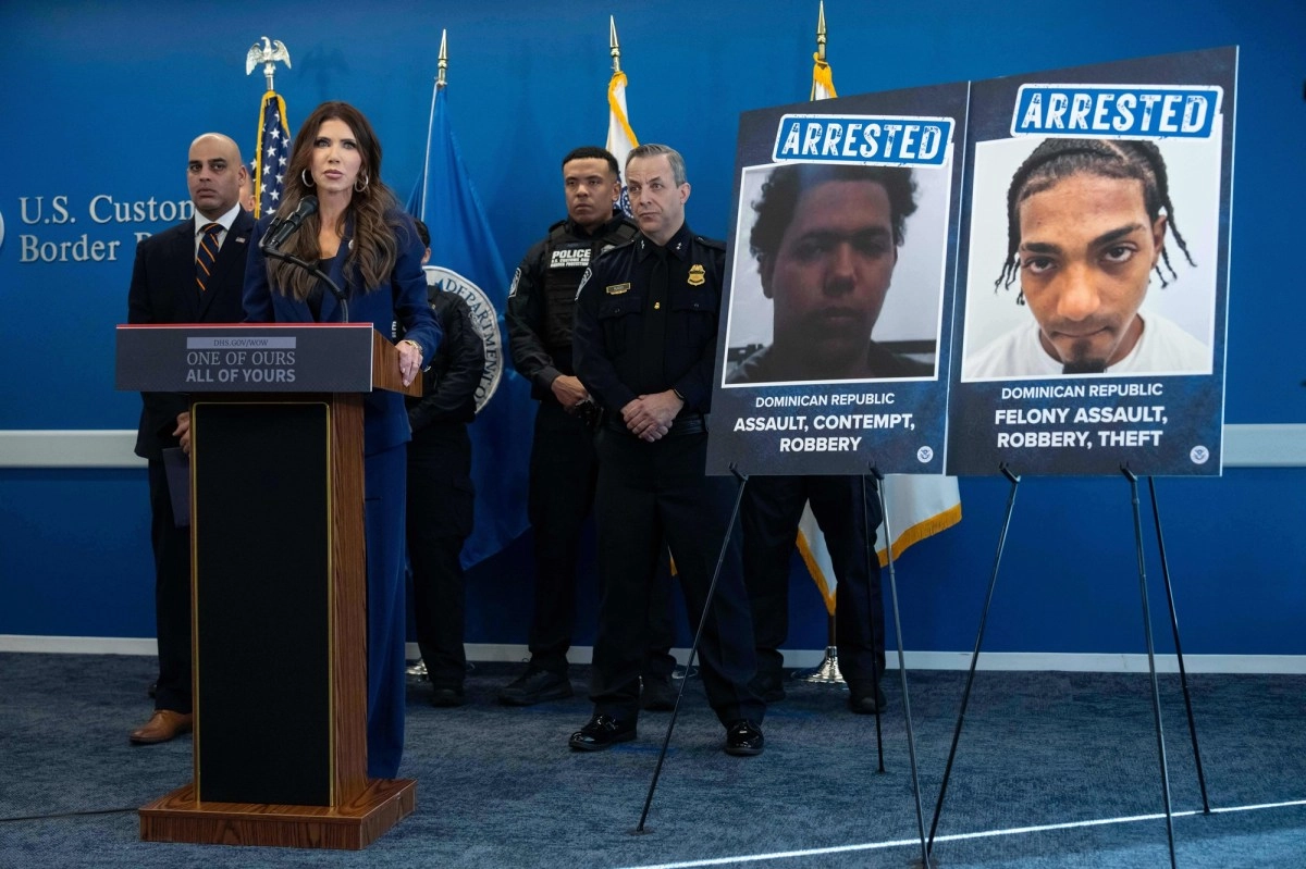 Kristi Noem afirma que agente de ICE que mat a mujer lo hizo 8220en defensa propia8221