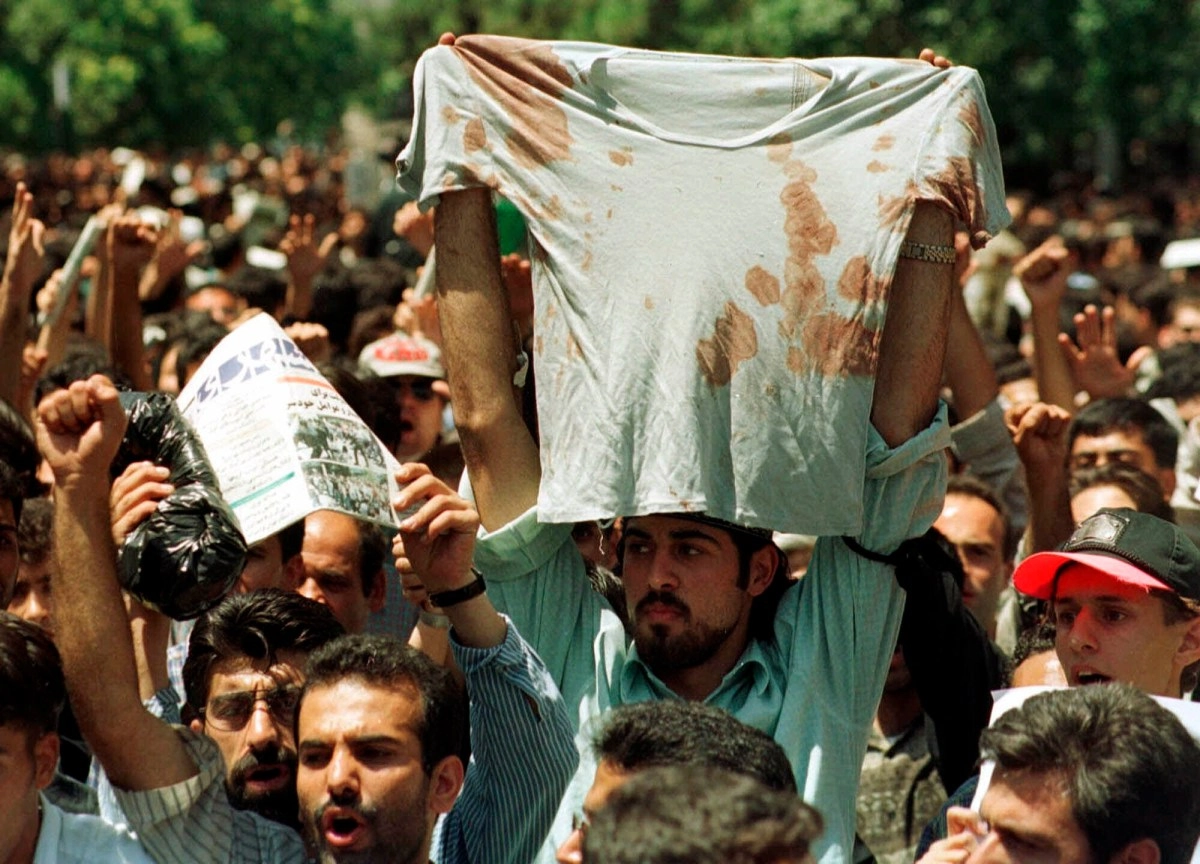 Protestas en Irn dejan decenas de muertos y cortes de internet Trump advierte intervencin