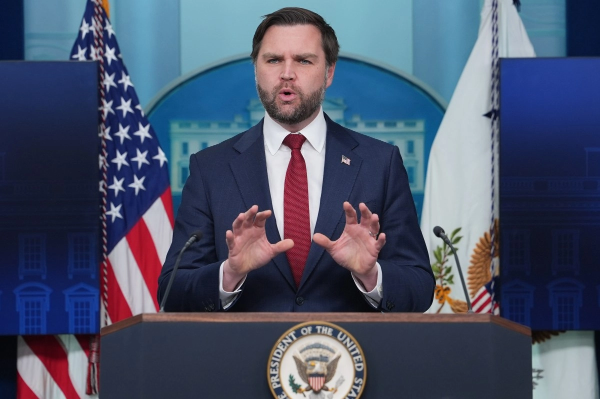 Vance pide a Europa tomar en serio la seguridad de Groenlandia advierte que Trump 8220tomar medidas8221